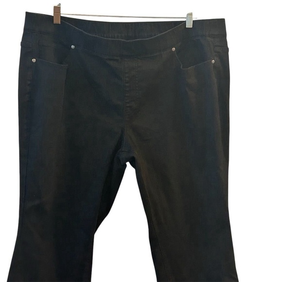 Isaac Mizrahi Women's Pullon Bootcut Jeans Black  22W Petite Mid-Rise Stretch - Picture 3 of 8